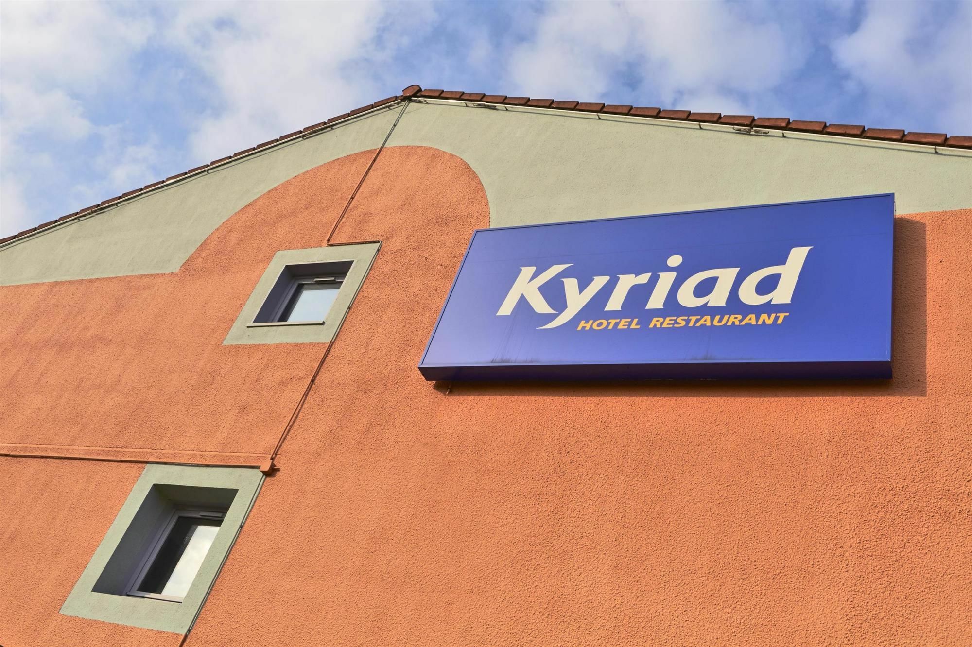 Kyriad Lyon Sud - Saint Genis Laval Bagian luar foto